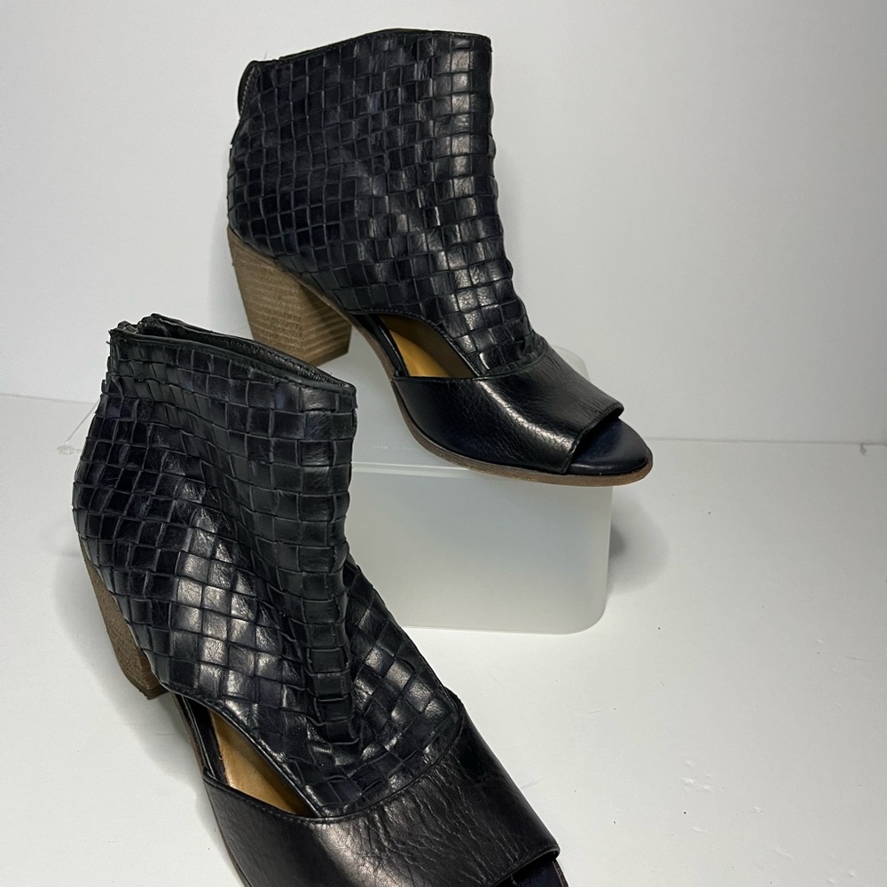 Patricia Nash Navy Leather Peep Toe Bootie size 8 NWOT